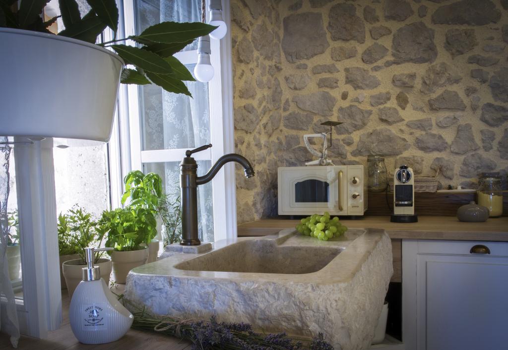 Čižići White Cottage Heritage House מראה חיצוני תמונה